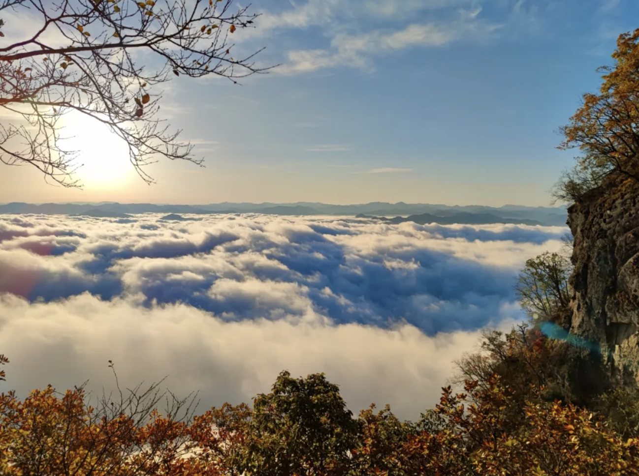 山林上空的云海