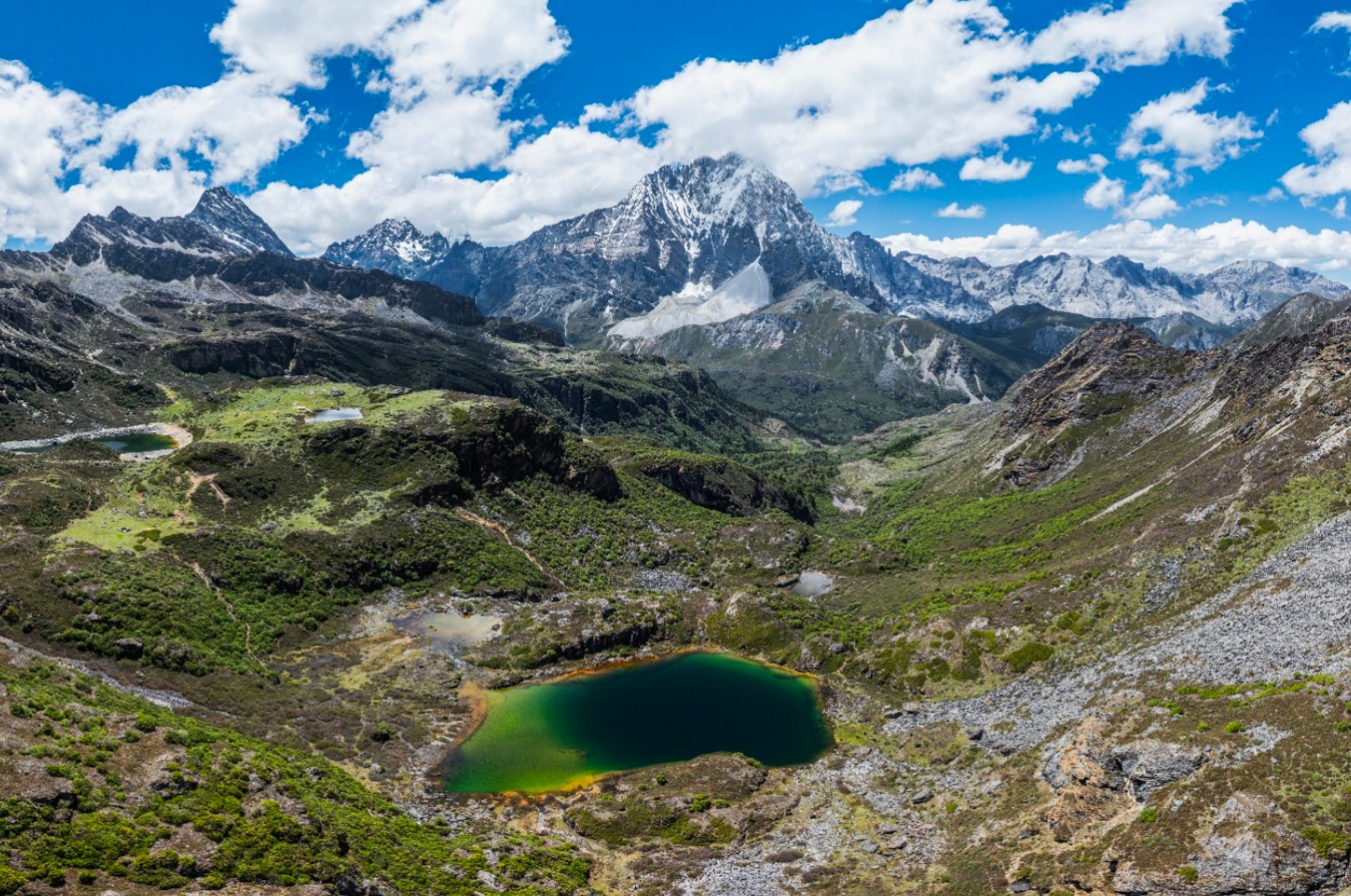 雪山与高山湖泊